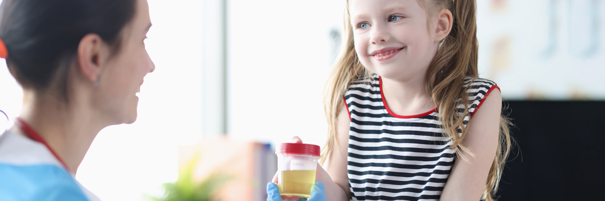 little-girl-giving-jar-urine-nurse-clinic