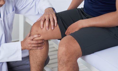 examining-knee-2021-08-27-09-54-18-utc